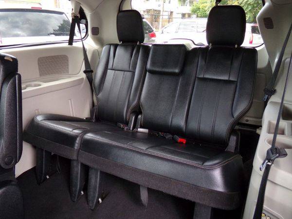 2012 Chrysler Town Country Touring for sale in Cleveland, OH – photo 20