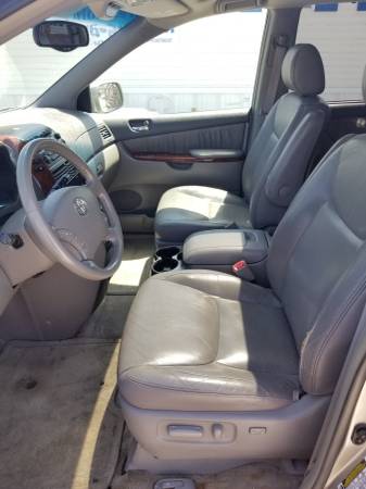 2005 Toyota Sienna XLE - Low Miles! Leather! DVD! Heated Seats! for sale in Independence, Mo, 64058, MO – photo 10