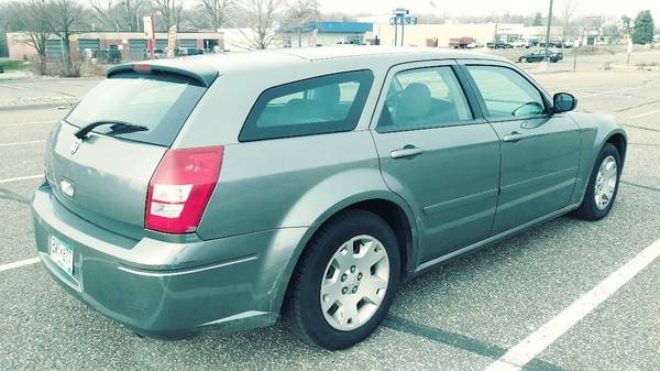 2005 Dodge Magnum 141k mi - cars & trucks - by owner - vehicle... for sale in Saint Paul, MN – photo 4
