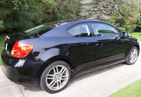 ONLY 15,798 MILES!!! 2005 Scion TC, 5-speed manual - cars & trucks -... for sale in North Royalton, OH – photo 2