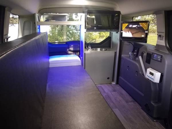 Camper Van 2019 Garageable Mini-T Solar Warranty Microwave wifi for sale in Lake Crystal, OH – photo 2