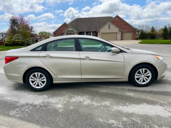 2011 Hyundai Sonata - - by dealer - vehicle automotive for sale in Whiteland, IN – photo 4