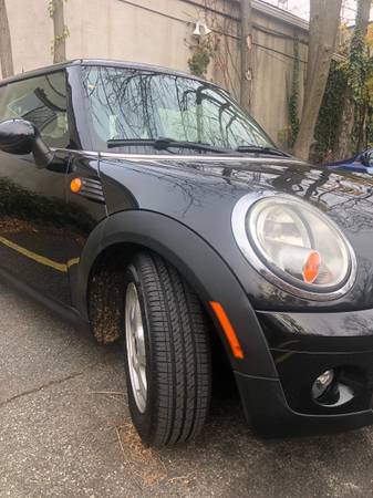 Mini Cooper 2010 Base (sold out) - cars & trucks - by owner -... for sale in New Rochelle, NY – photo 3
