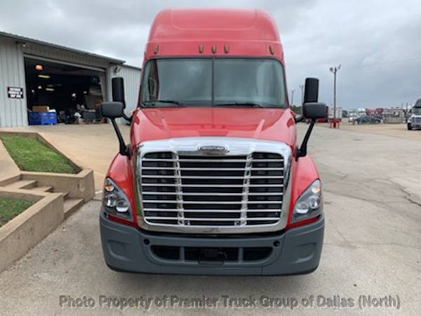 2017 *Freightliner* *Cascadia* *CA125SLP* Red for sale in Dallas, TX – photo 2