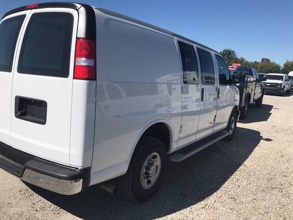 2018 Chevy Chevrolet Express 2500 Work Van van Summit White for sale in Jasper, KY – photo 3