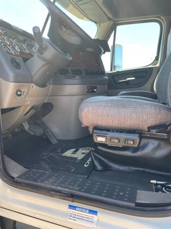 2014 Freightliner Cascadia for sale in Tolleson, AZ – photo 7