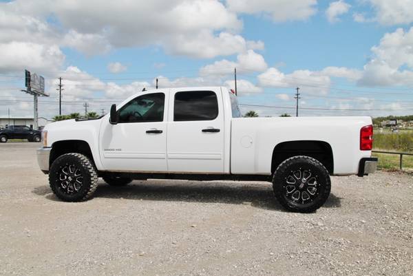 2014 CHEVROLET 2500 LT 4x4 - LOW MILES- DIESEL- COGNITO- NEW 20s &... for sale in Liberty Hill, IA – photo 6