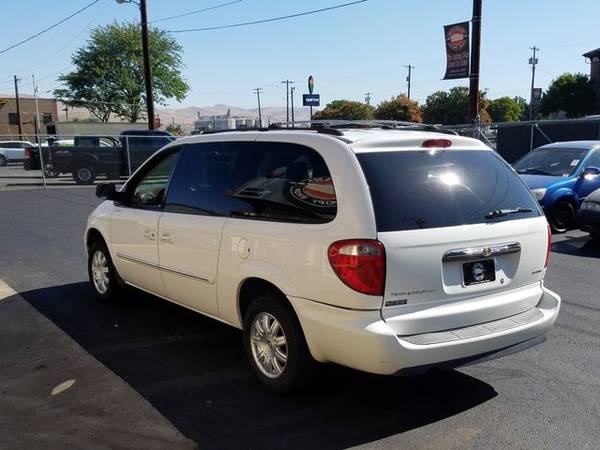 2006 Chrysler Town & Country - In-House Financing Available! for sale in LEWISTON, ID – photo 4