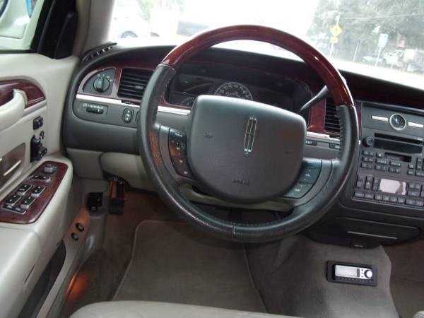 2005 LINCOLN TOWN CAR SIGNATURE LIMITED 100K LOW MILES - cars & for sale in Holiday, FL – photo 18