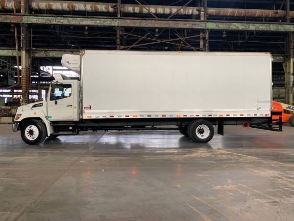 2013 Hino 338 7.6L Turbo Diesel 26ft Reefer Box Truck Pull Out Ramp... for sale in Lebanon, VA – photo 2