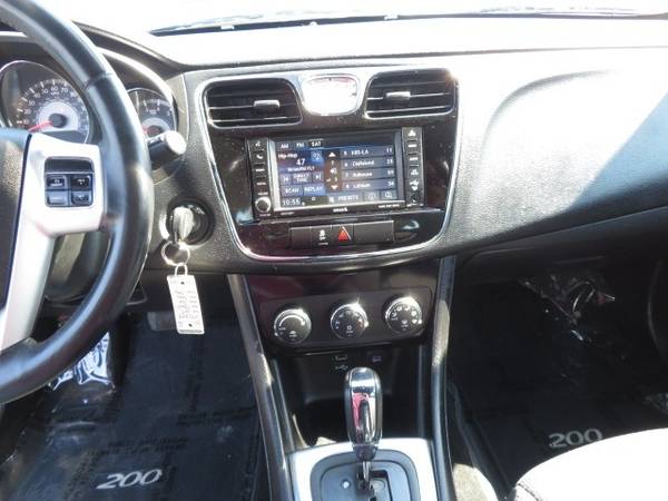 2013 Chrysler 200 4dr Sdn Touring 161, 000 miles 3, 700 - cars & for sale in Waterloo, IA – photo 16