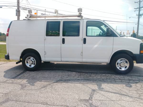 2009 CHEVY EXPRESS 2500 CARGO VAN COLD A/C for sale in Brook Park, OH