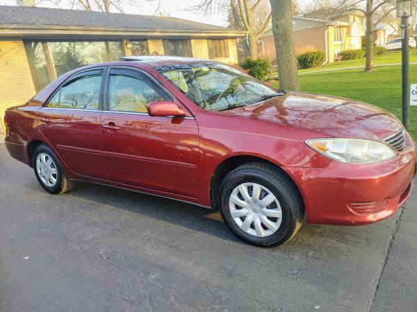 SOLD 2006 Toyota Camry LE With Moonroof - - by for sale in Elgin, IL – photo 4
