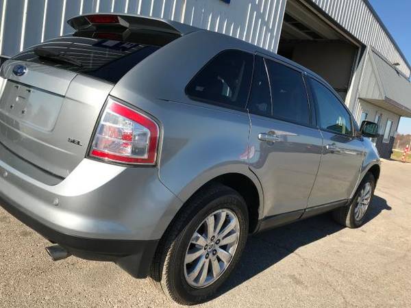 2007 Ford Edge SEL Plus FWD - cars & trucks - by dealer - vehicle... for sale in Iowa City, IA – photo 7