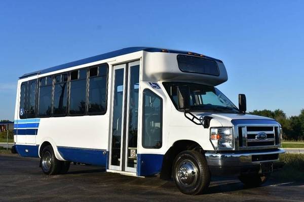 Signature Truck Center is a Shuttle Bus Super Center! for sale in Evansville, IN – photo 3