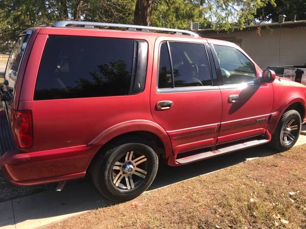 First $1800 takes it! 1998 Lincoln Navigator 4wd 5.4 tow ready for sale in San Antonio, TX – photo 8
