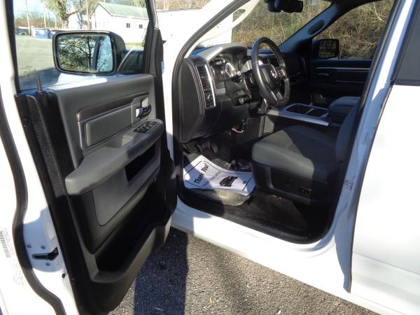 2016 Ram 1500 SLT Crew Cab 4WD Very Clean 1 Owner Hemi - cars &... for sale in Waynesboro, PA – photo 13