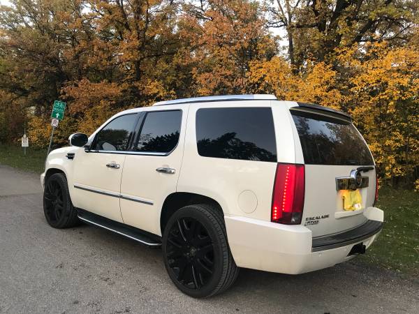 2007 Cadillac Escalade Luxury*New Tires*Navigation*DVD*CarFax* for sale in Fargo, ND – photo 3
