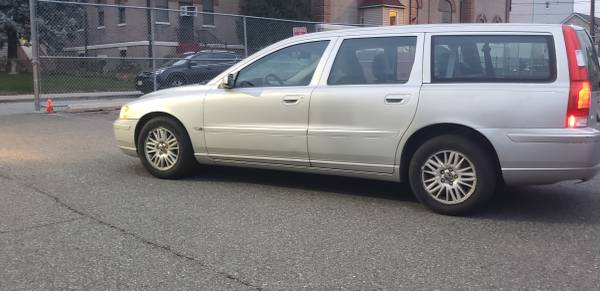 2005 VOLVO V70 WAGON 3RD ROW SEAT - cars & trucks - by owner -... for sale in Montclair, NJ – photo 4