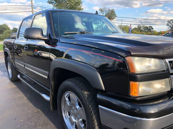 Nice! 2006 Chevy Silverado 1500! 4x4! Crew Cab! Loaded! for sale in Ortonville, OH – photo 12