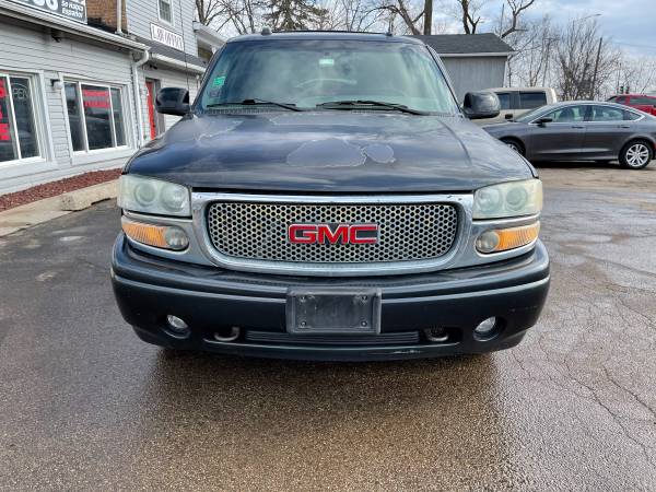 2004 GMC YUKON - LEATHER - AWD - FAMILY READY! - - by for sale in Palatine, IL – photo 2