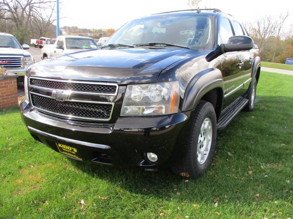 2007 chevrolet avalanche 4x4 - cars & trucks - by dealer - vehicle... for sale in Fort Atkinson, WI – photo 2