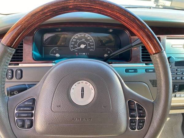 2004 LINCOLN TOWN CAR ***69,000 MILES***NO ACCIDENT LUXURY SEDAN... for sale in VALLLEY FALLS, KS – photo 24