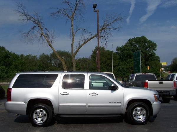 2010 CHEVROLET SUBURBAN 4X4 SUV 3RD ROW TV/DVD LOADED CLEAN RUST FREE for sale in Joliet, IL – photo 5