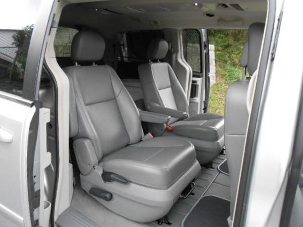 2011 Volkswagen Routan SE 102k Miles Leather 2 DVD Players Rev.... for sale in Seymour, NY – photo 20