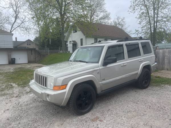 2006 jeep commander! for sale in Davenport, IA – photo 2