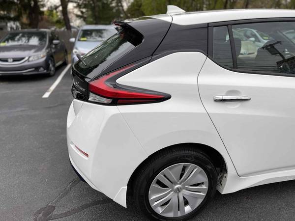 2018 Nissan LEAF S ALL ELECTRIC 151 MILES DC FAST CHARGING 16000 for sale in Walpole, RI – photo 9