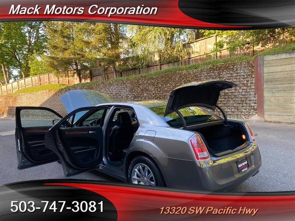 2012 Chrysler 300 Limited Pano Roof Navi Back-Up Camera 31MPG - cars for sale in Tigard, OR – photo 21