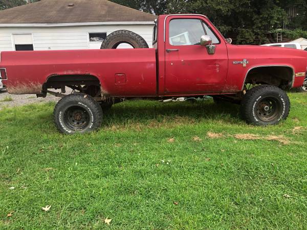 1986 Chevrolet classic 2500 4WD - cars & trucks - by owner - vehicle... for sale in West Frankfort, IL – photo 4