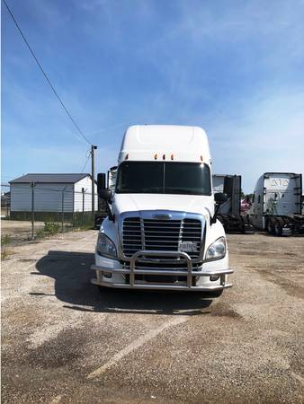 Freightliner Cascadia -2015-(multiple units ) 10spd manual - cars &... for sale in Willowbrook, MI – photo 8