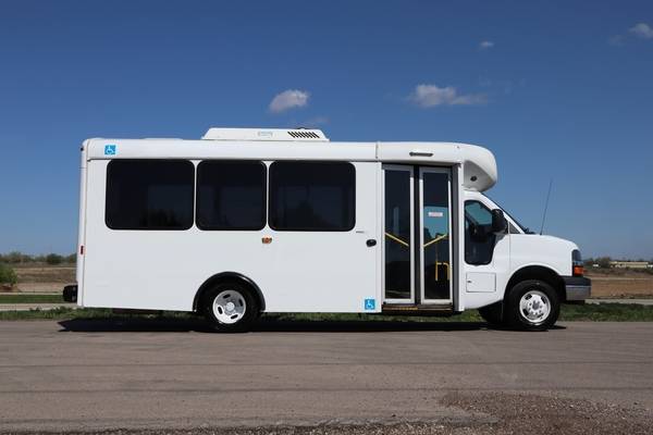 2015 Chevrolet G4500 ARBOC Spirit of Mobility 15 Passenger Shuttle for sale in Crystal Lake, LA – photo 4