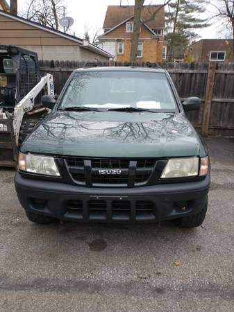 2004 ISUZU RODEO 4 WHEEL DRIVE - cars & trucks - by dealer - vehicle... for sale in Bedford, OH – photo 3