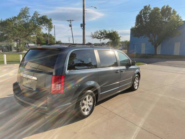 2009 Chrysler town and country - - by dealer - vehicle for sale in Wichita, KS – photo 11