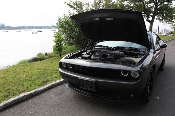 2017 Dodge Challenger SXT Coupe CLEAN CARFAX ONE OWNER LOADED for sale in Great Neck, CT – photo 4
