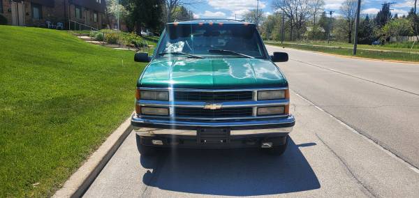 1999 Chevrolet Suburban - - by dealer - vehicle for sale in Hales Corners, WI – photo 6