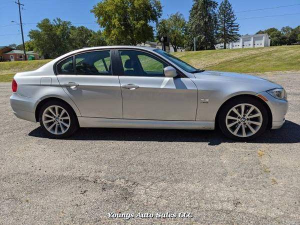 2011 BMW 3-Series 328i xDrive SA 6-Speed Automatic - cars & trucks -... for sale in Fort Atkinson, WI – photo 6