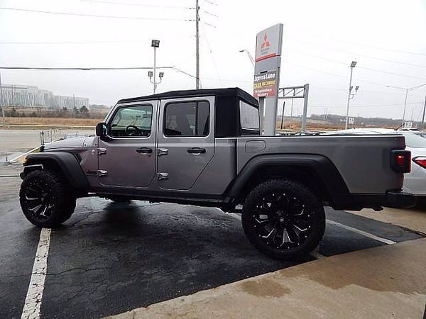 2020 Jeep Gladiator - Nice and Clean - Call Brandon at for sale in Kansas City, MO – photo 6