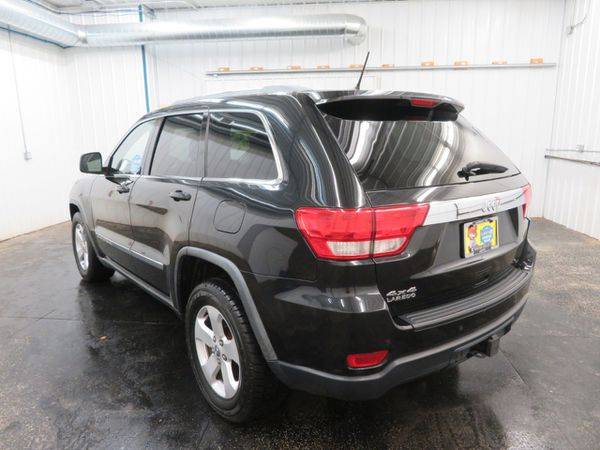 2011 Jeep Grand Cherokee 4WD 4dr Laredo - LOTS OF SUVS AND TRUCKS!! for sale in Marne, MI – photo 5