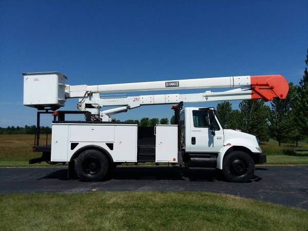 53k Miles 60' Material Handling 2004 International 4300 Bucket Truck for sale in Hampshire, NY – photo 2