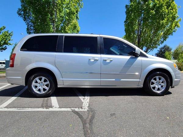 2010 Chrysler Town Country Touring Edition Minivan/7-passenger for sale in Portland, WA – photo 4