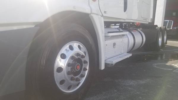 2012 Freightliner Cascadia-manual - - by dealer for sale in Hialeah, FL – photo 15