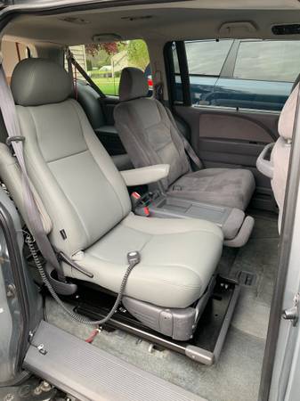 Rare Find 2007 Honda Odyssey with Bruno Valet Plus Signature Seat for sale in Lafayette, IN – photo 14