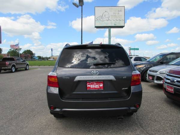 2008 Toyota Highlander Base 4WD - cars & trucks - by dealer -... for sale in Moorhead, ND – photo 3