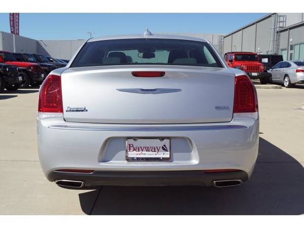 2019 Chrysler 300 Touring sedan Silver Mist for sale in Pasadena, TX – photo 21