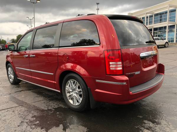 Clean! 2008 Chrysler Town & Country! Loaded! 3rd Row! for sale in Ortonville, OH – photo 3