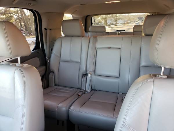 2011 GMC Yukon SLT SUV - - by dealer - vehicle for sale in New London, WI – photo 11